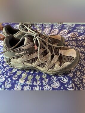 Merrell Women’s  Taupe Suede & Mesh Trail Shoes size 8.5